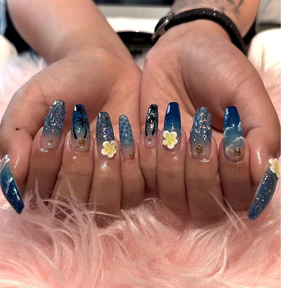 ネイル ハンドネイル and MOON / shizukuのネイルデザイン