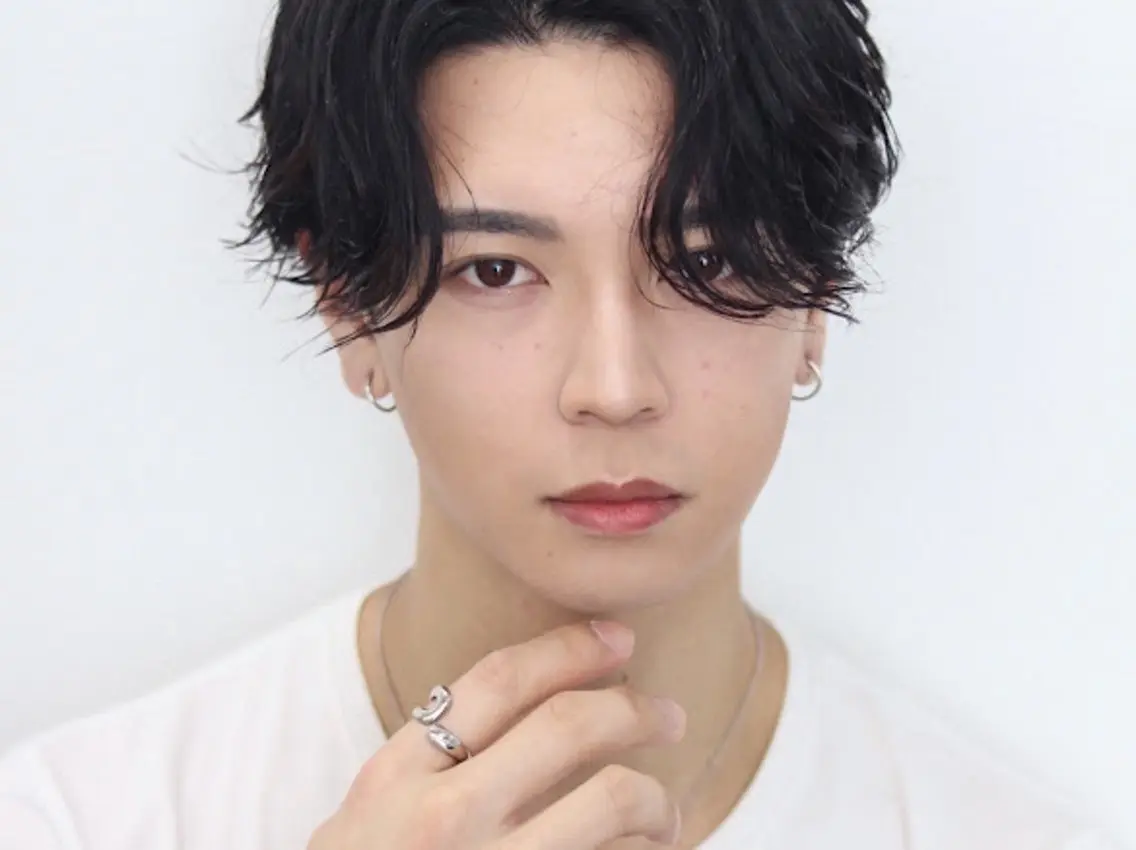 メンズ センターパート ✨🔥✨️メンズカラ ー得化REON✨🔥のヘアスタイル