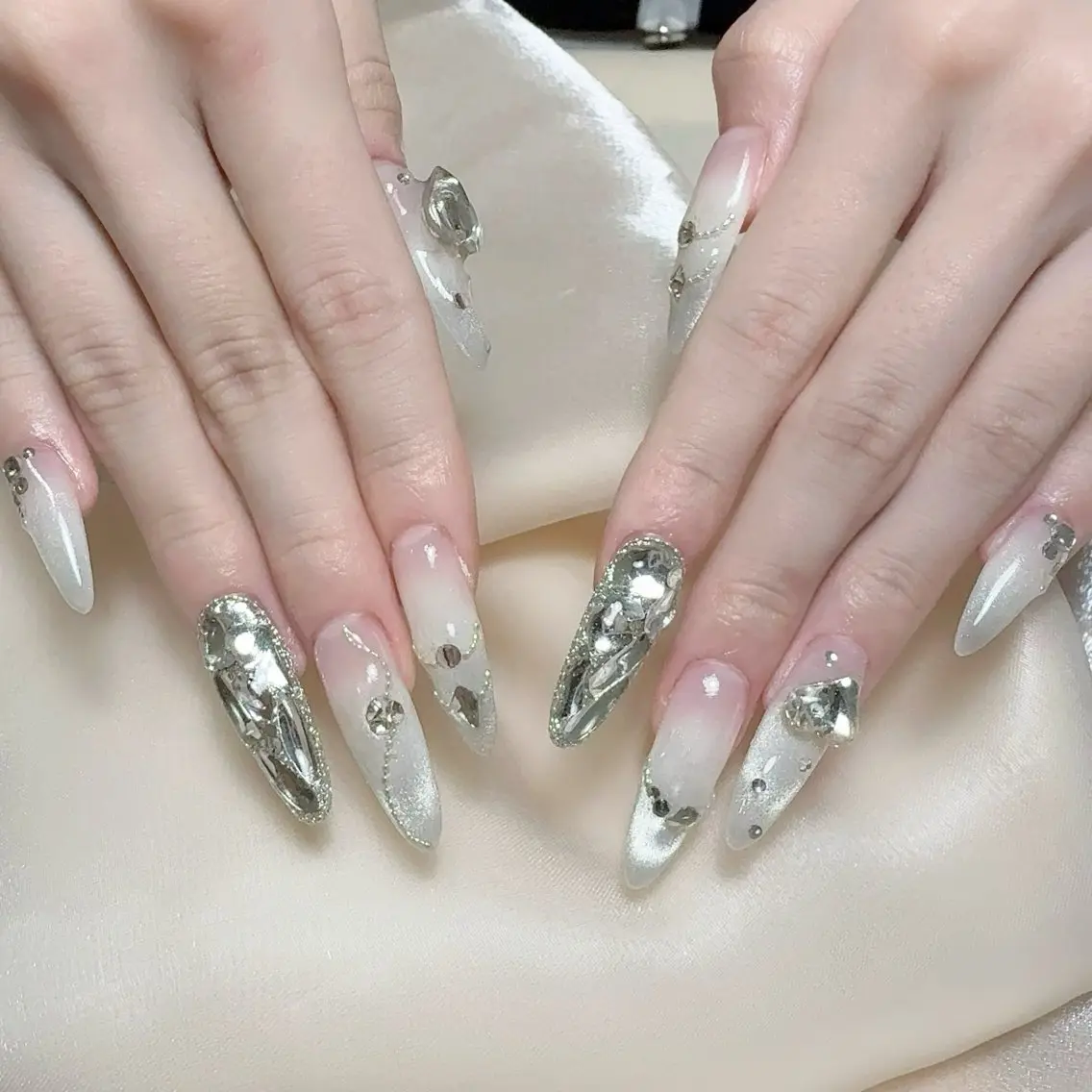 メンズ ネイル メンズ韓国風 アートネイル オーロラネイル ガーリー キラキラネイル ハンドネイル Nail salon 木にいるのネイルデザイン