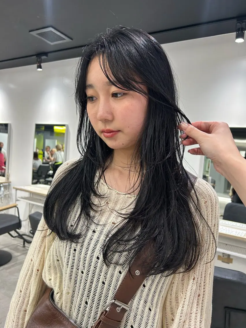 セミロング カット ヘアカラー 透け感ベージュ /ミハルのヘアスタイル