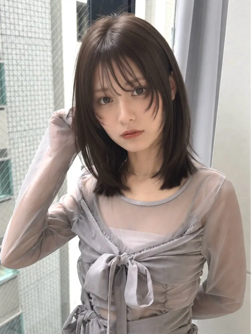 ミディアム カット ヘアカラー トリートメント ミディアムレイヤー ストレートKANAのヘアスタイル