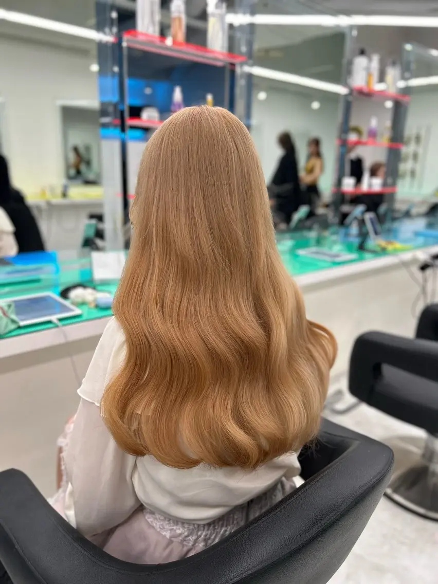 ロング カラー モテ髪ハイトーン🫧 serina🎀池袋のヘアスタイル