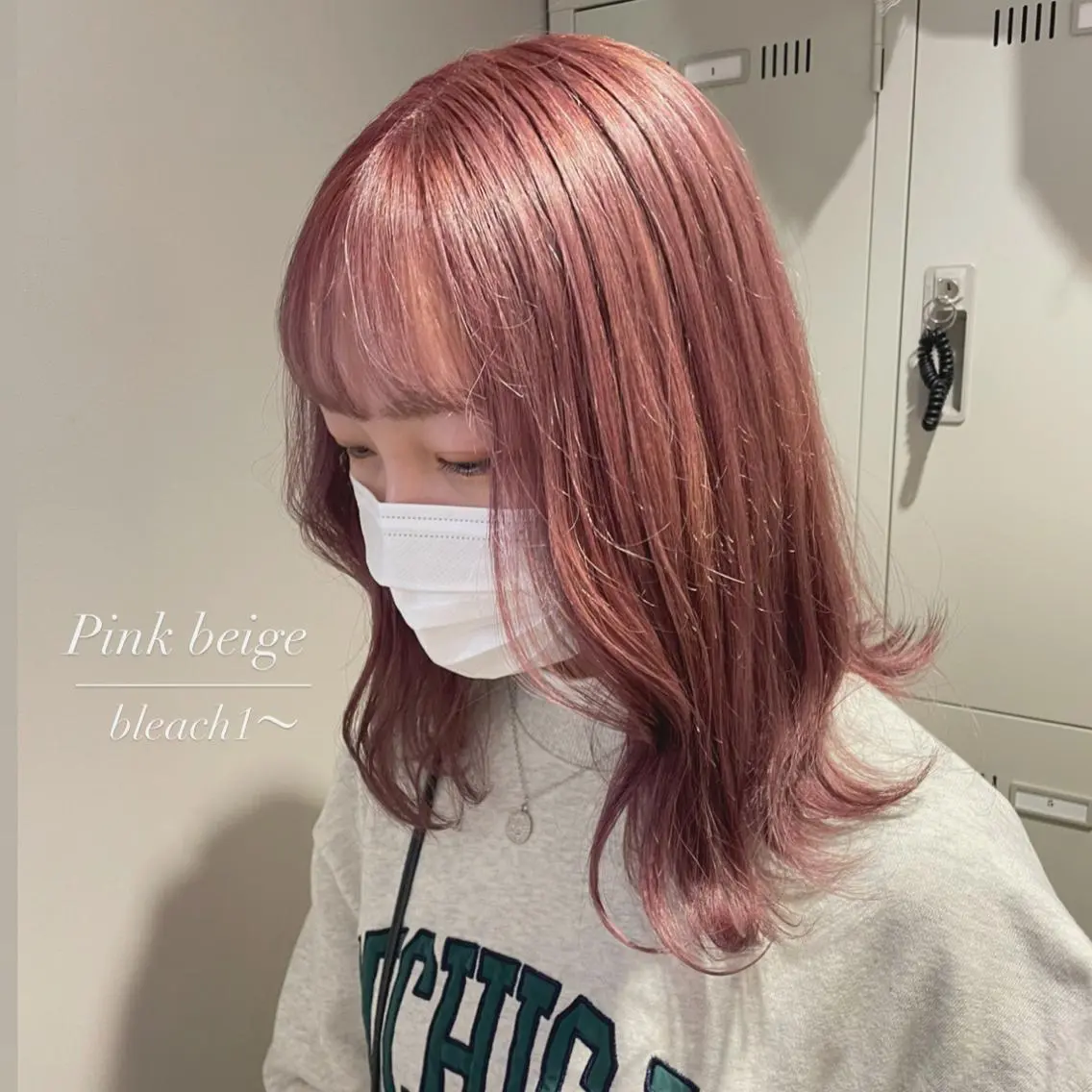 セミロング カラー ベージュカラー ブリーチ ピンクカラー ピンクベージュ 抜け感レイヤー︴ ニュアンスカラーのヘアスタイル