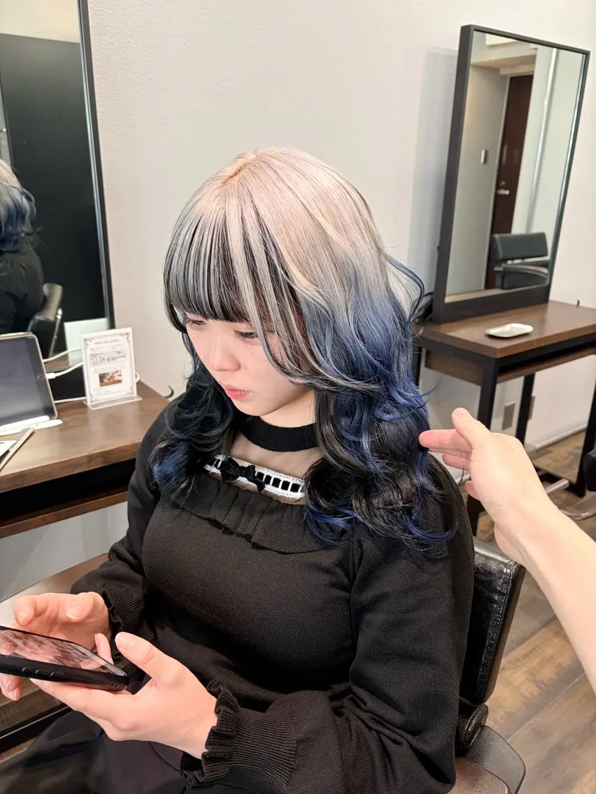 ロング カラー ブルーカラー グラデーションカラー ハイトーンカラー カット ヘアカラー トリートメント ✨ブリーチ髪質改善 ✨デザインカラーのヘアスタイル