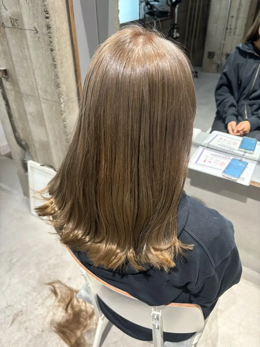 セミロング カラー ベージュカラー ブリーチ オリーブベージュ ヘアカラー 玉置七海✨ /透明感/髪質改善のヘアスタイル