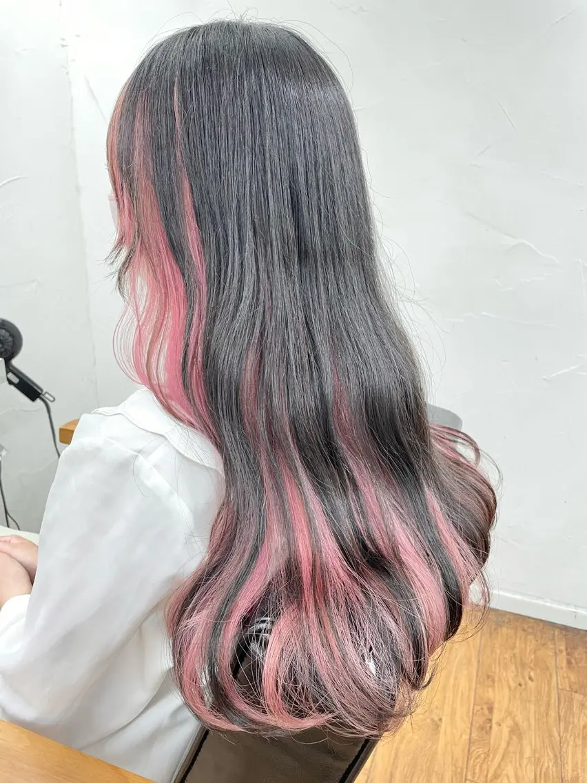 ロング カラー ベージュカラー 黒髪 ブリーチ ピンクカラー ピンクベージュ 青木 優歩のヘアスタイル