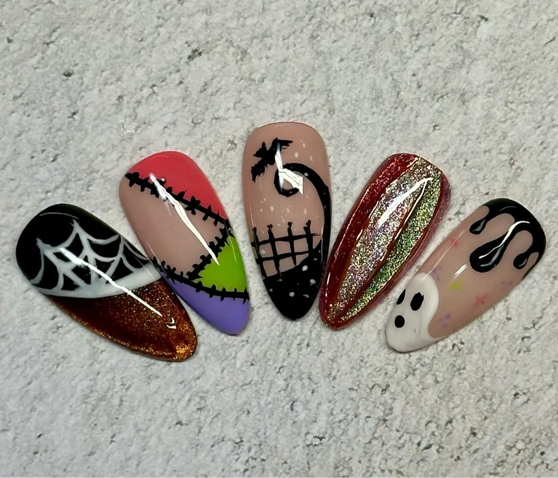ネイル アニマル柄 チークネイル フレンチネイル ハロウィン キラキラネイル Mai’s nailのネイルデザイン