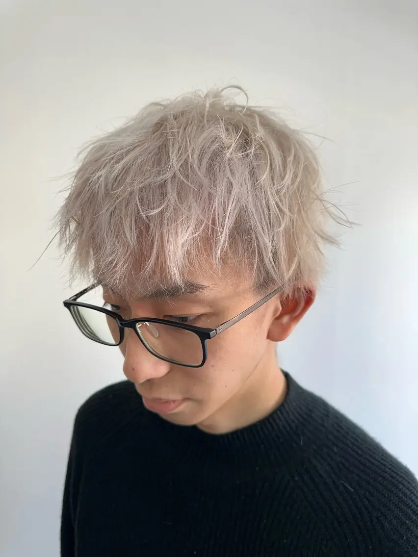 カラー メンズ メンズハイトーン ブロンド ハイトーンカラー ホワイトブロンド 中村 虎のヘアスタイル