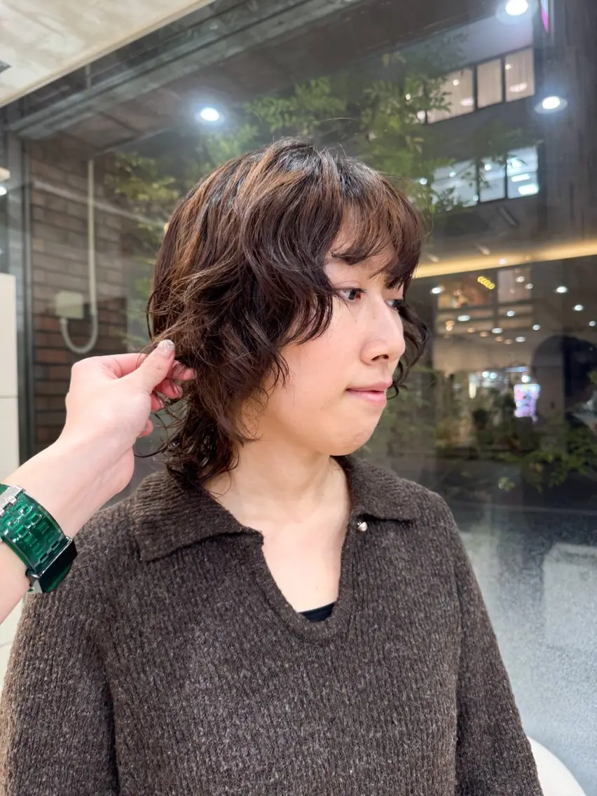 ミディアム パーマ ミディアムパーマ 伸ばしかけ ウルフカット ニュアンスパーマ Seeknext // Rukaのヘアスタイル