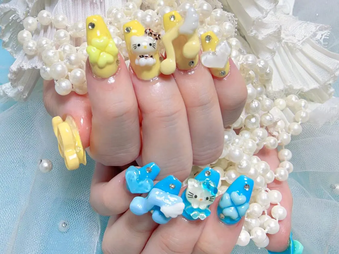ネイル アートネイル オーロラネイル 長さ出し ガーリー キラキラネイル ハンドネイル 🐳彩羽チップ 長さだし専門🐳のネイルデザイン