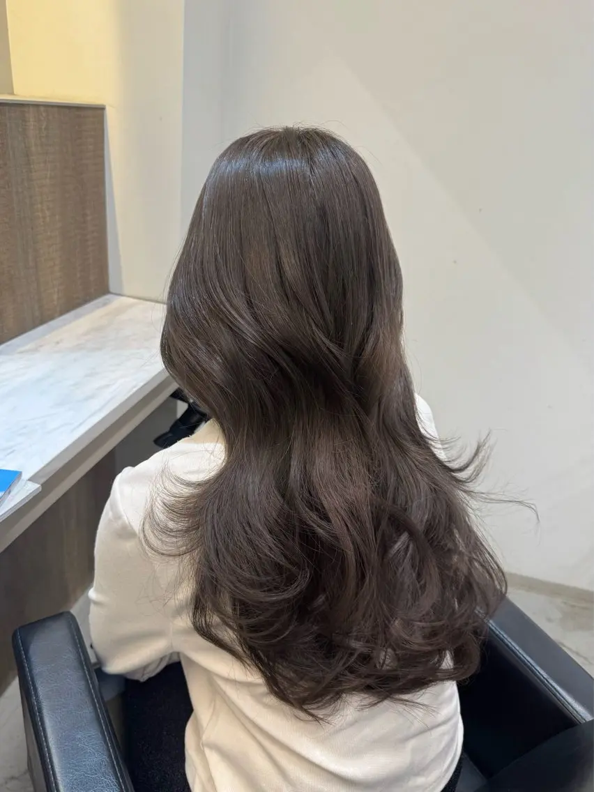 ロング カラー ヘアカラー トリートメント 韓国ヘア🇰🇷 YUKINAのヘアスタイル