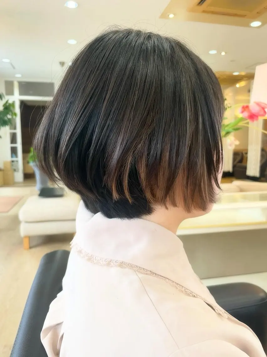 ショート カラー 前下がりボブ イエローカラー ボブ 小酒井 智洋のヘアスタイル