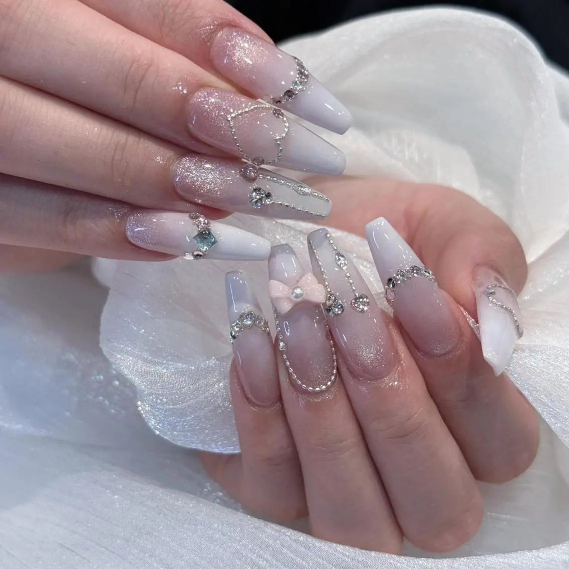 ネイル アートネイル オーロラネイル ブルー チークネイル フットネイル ハンドネイル NAILS168 大塚店のネイルデザイン