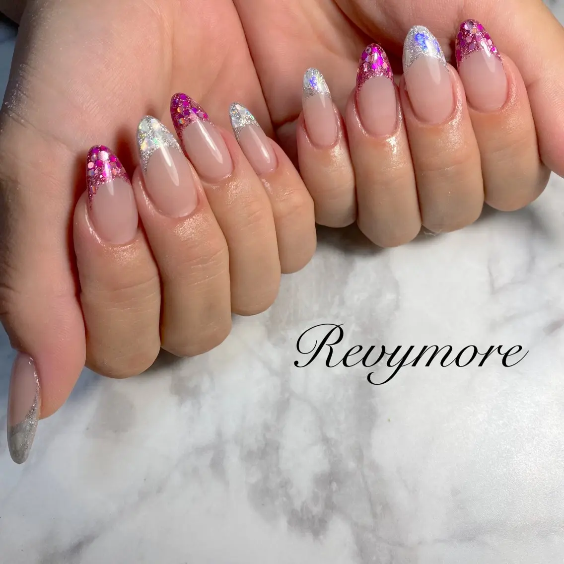 ネイル オーロラネイル フレンチネイル ジェルネイル キラキラネイル 韓国ネイル nail salon Revymoreのネイルデザイン