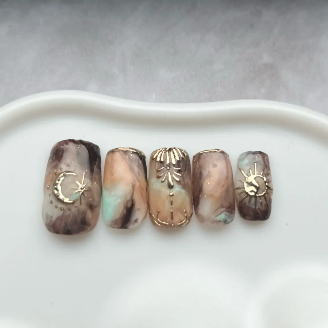 ネイル アートネイル ミラーネイル ニュアンスネイル ハンドネイル nail salon Reversiのネイルデザイン