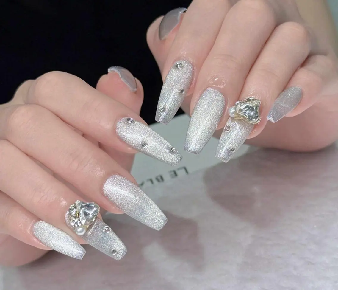 ネイル オーロラネイル ブルー チークネイル 長さ出し フットネイル ハンドネイル NAILS168 大塚店のネイルデザイン