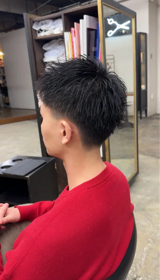 メンズ フェードカット スパイキーショート カット 影山 蒼太のヘアスタイル
