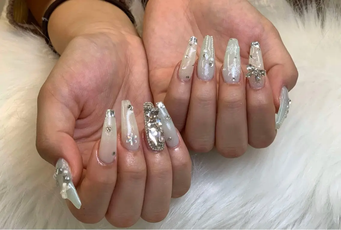ネイル アートネイル グラデーション キラキラネイル ニュアンスネイル オフィスネイル Jenn Nail Salonのネイルデザイン