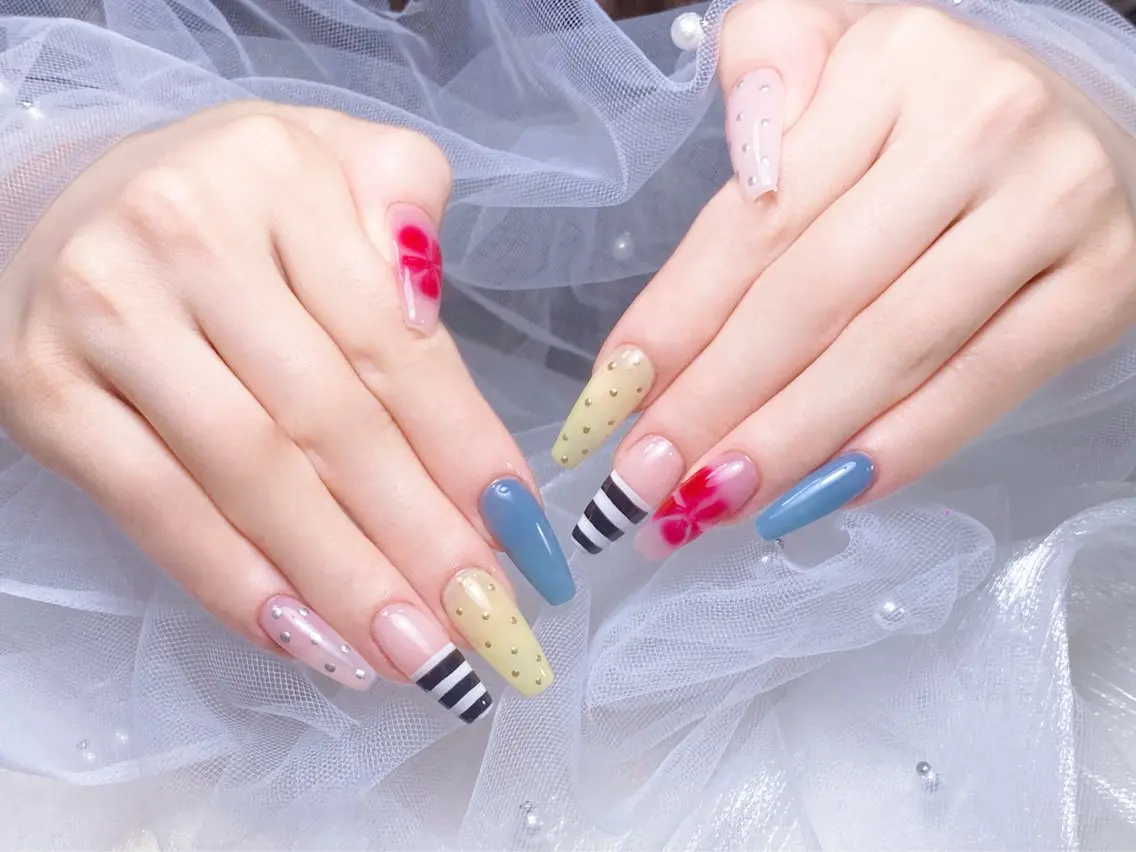 ネイル 成人式 韓国ネイル ロングネイル マグネットネイル 大理石ネイル(マーブル) ハンドネイル Sanie Salonのネイルデザイン