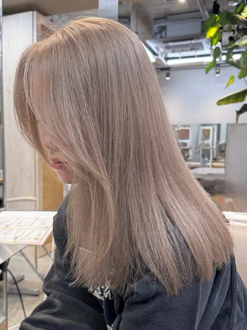 ロング カラー ベージュカラー ブリーチ ハイトーンカラー ミルクティーベージュ ヘアカラー トリートメント 失敗しないハイトーン ✨ミルクティー/ミワのヘアスタイル