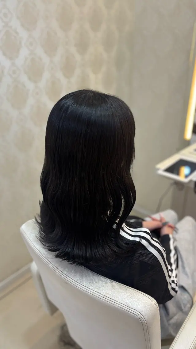 セミロング カラー 黒髪 カット ヘアカラー トリートメント はらだ すずのヘアスタイル