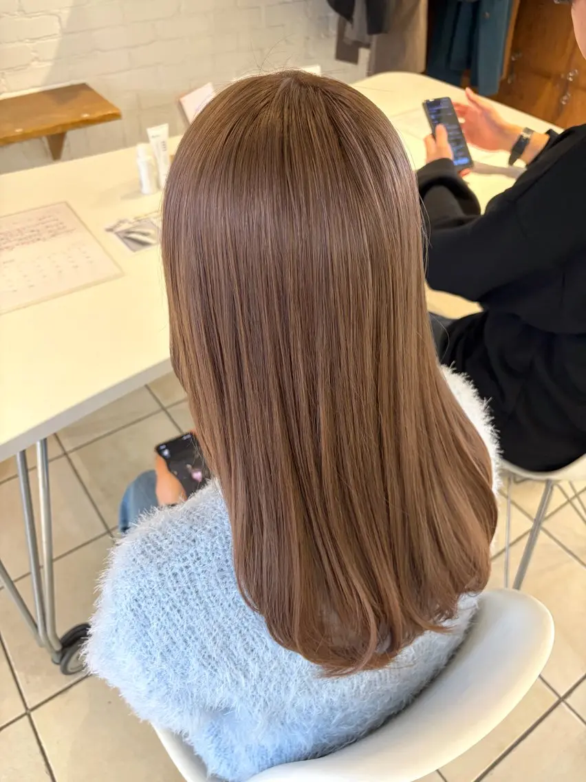 ロング カラー ベージュカラー ミルクティーベージュ ヘアカラー 🩰韓国レイヤー🩷 艶カラー🌷小栁歩美のヘアスタイル