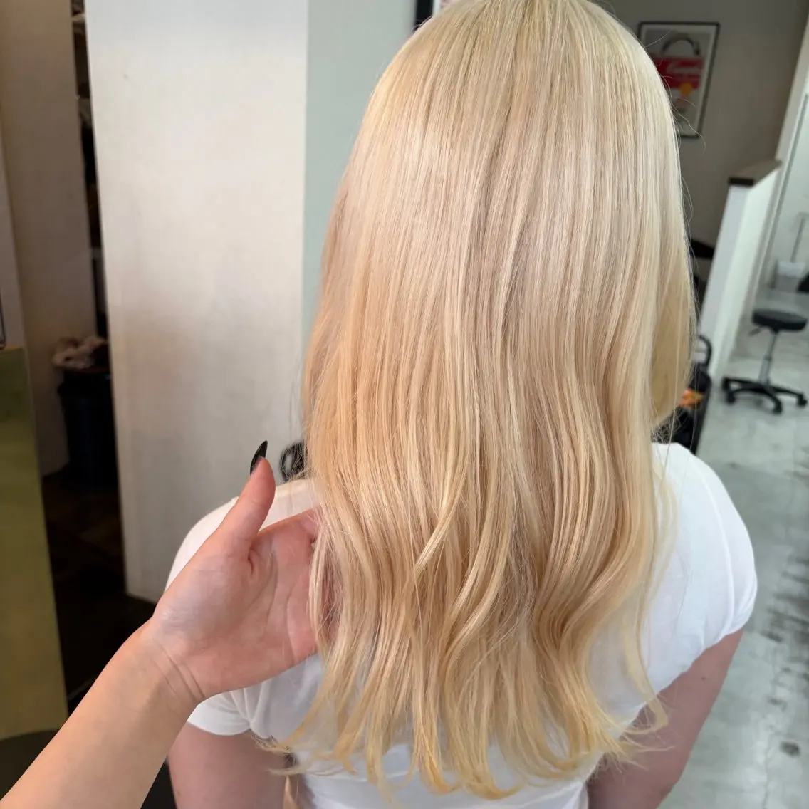セミロング カット ヘアカラー みやもと こゆきのヘアスタイル