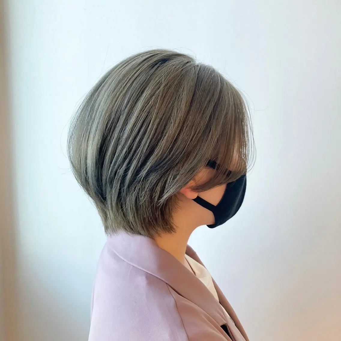 ショート カラー オリーブグレー カット ヘアカラー 尾籠 美幸 (オゴモリ ミユキ)のヘアスタイル