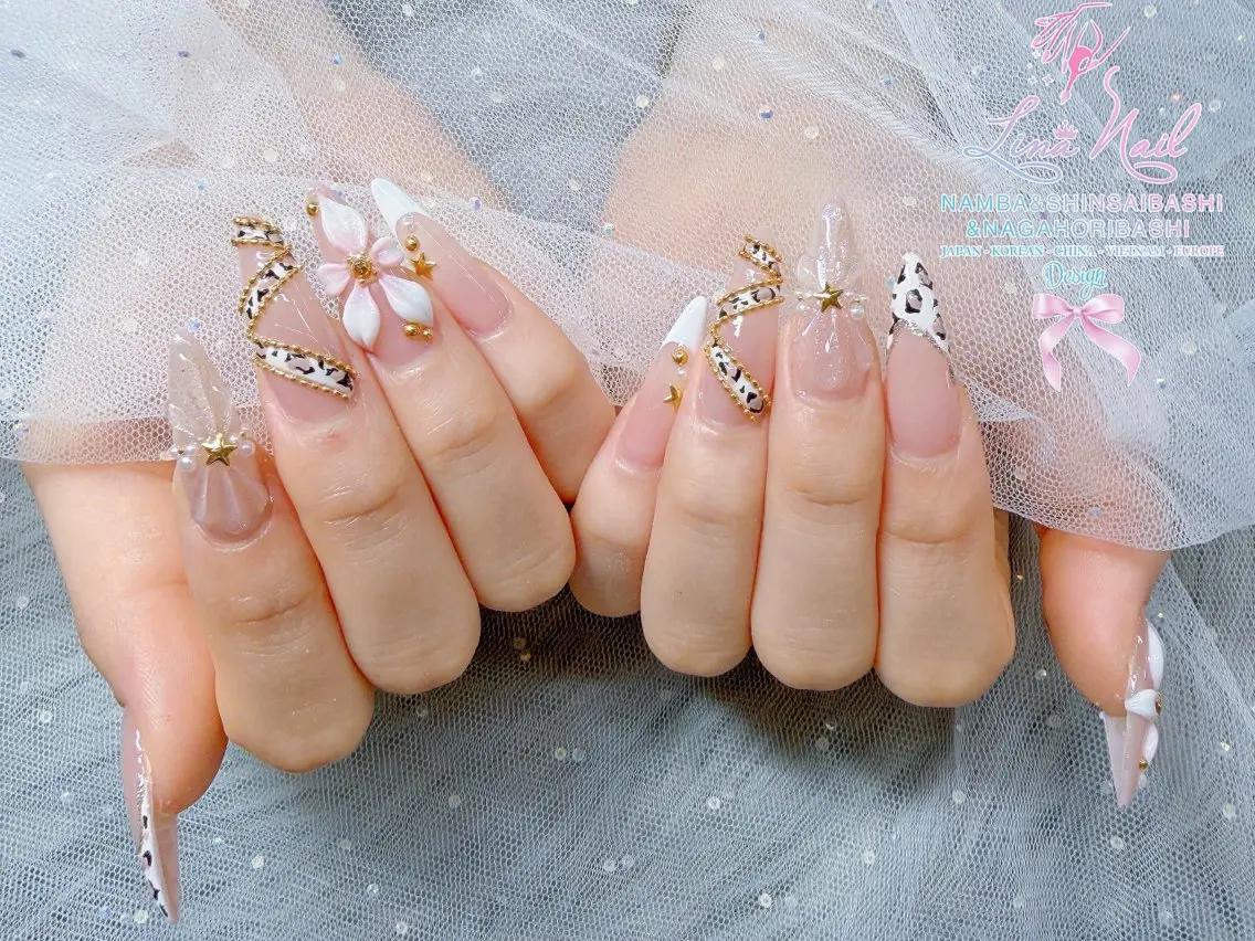 セミロング ハンドネイル Linanail Nambaのネイルデザイン
