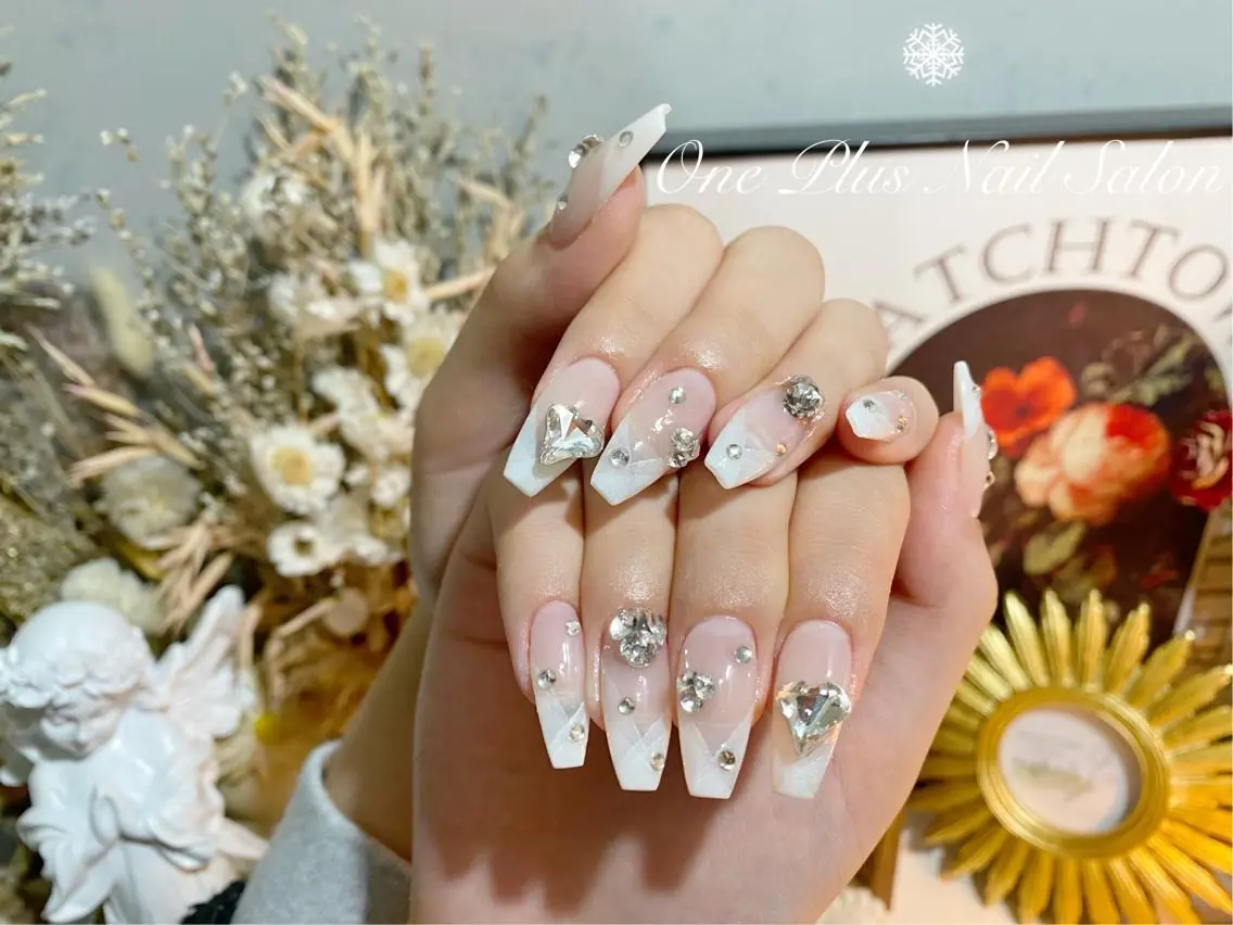 ロング ネイル フレンチネイル One Plus Nail Salonのネイルデザイン
