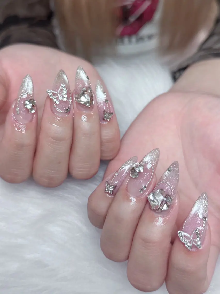 ネイル チークネイル ドット フレンチネイル グラデーション 韓国ネイル ハンドネイル Lisa Nail Salonのネイルデザイン