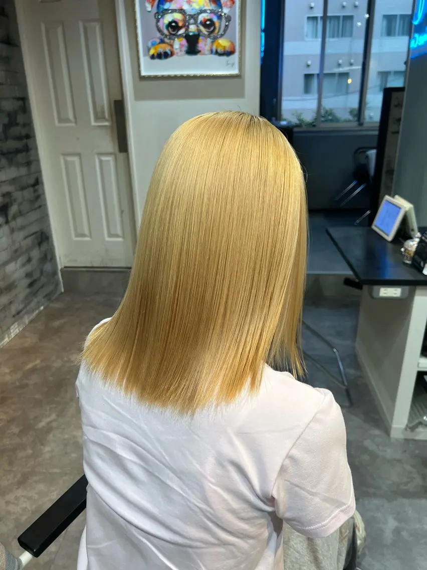 セミロング カラー ヘアアレンジ ブリーチ 透明感カラー ハイトーンカラー 髪質改善 韓国風ヘア 縮毛矯正 トリートメント ヘアセット 髪質改善🫧縮毛矯正 ハイトーン/れんのヘアスタイル