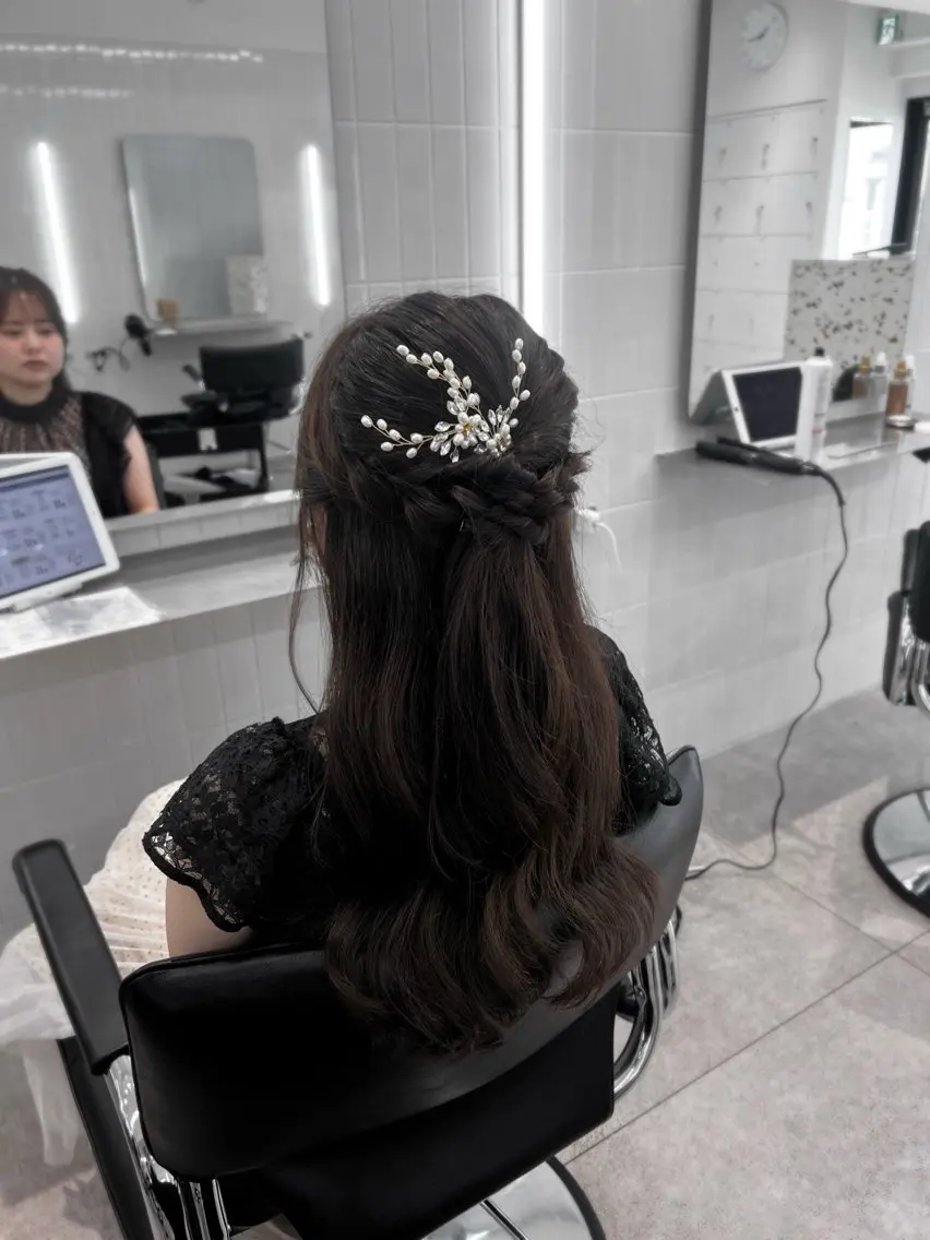 ヘアアレンジ ハイトーン デザインカラーのヘアスタイル