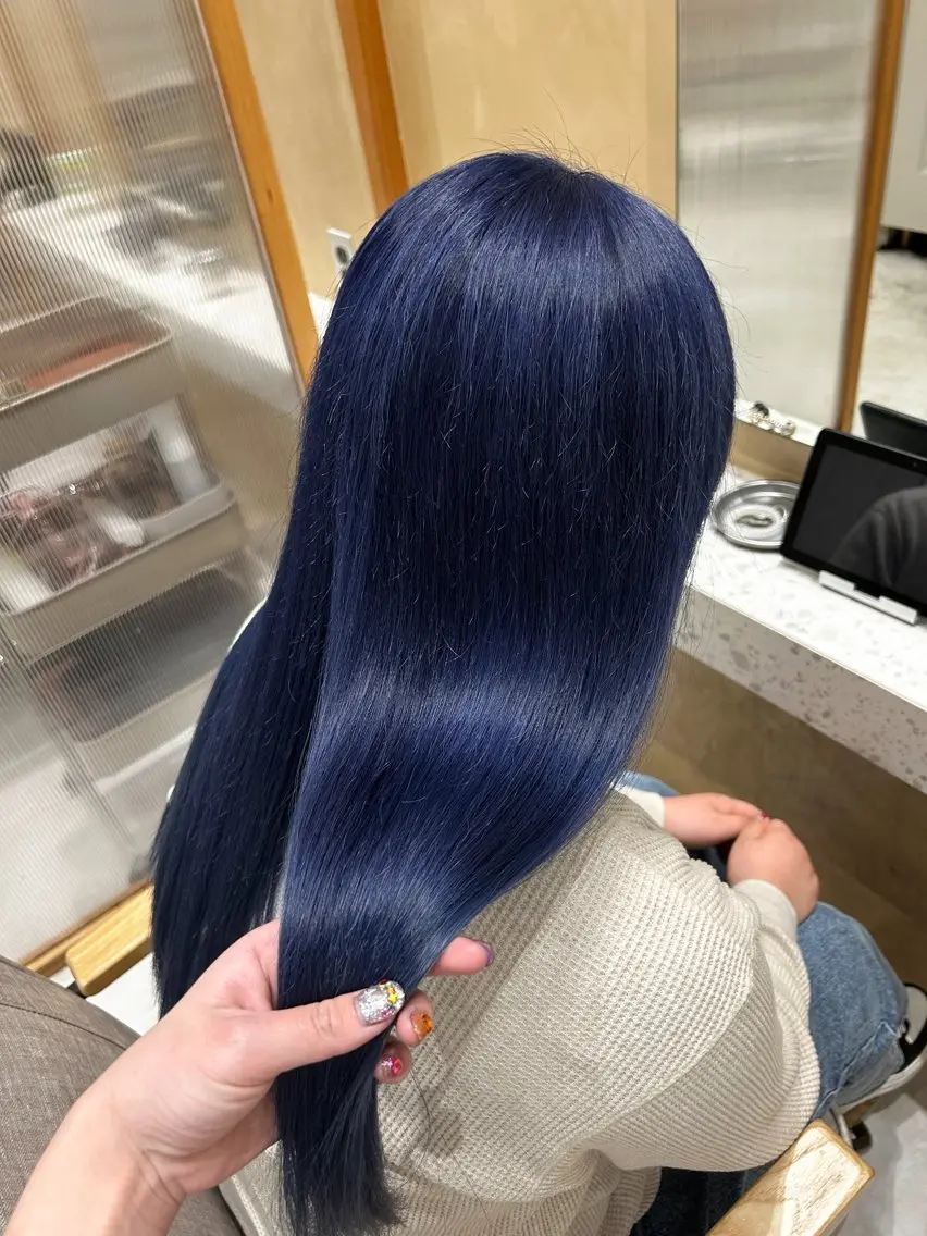 ロング カラー ブリーチ ネイビーカラー カット ヘアカラー 🫧艶髪ボブ🫧 チカのヘアスタイル