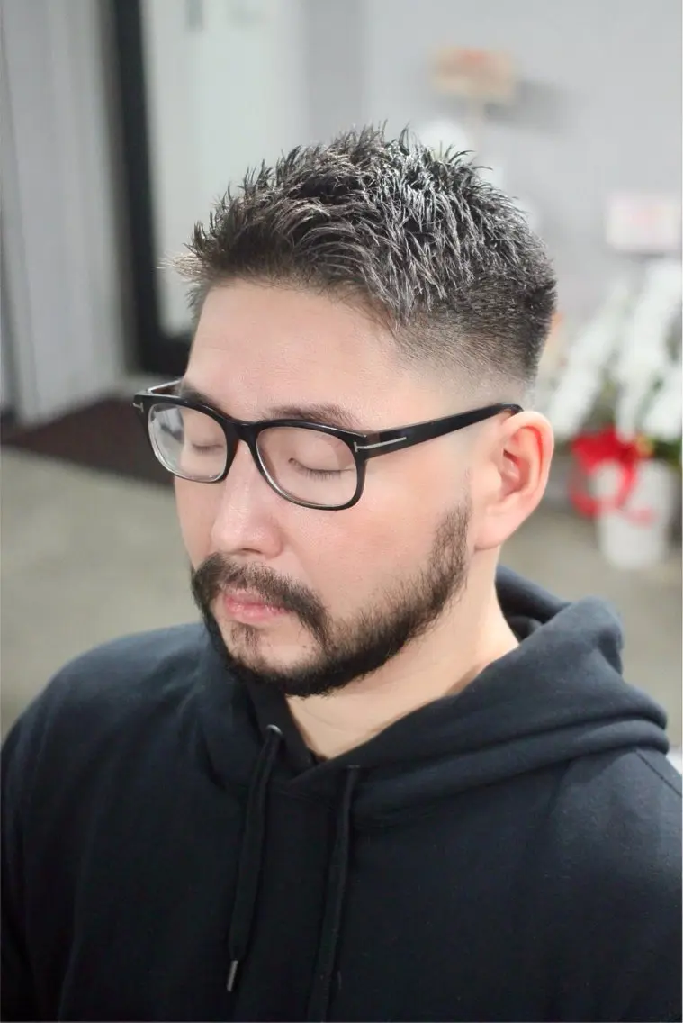 ショート メンズ アップバング フェードカット 顔周りカット ショートヘア カット 菊川 照治のヘアスタイル