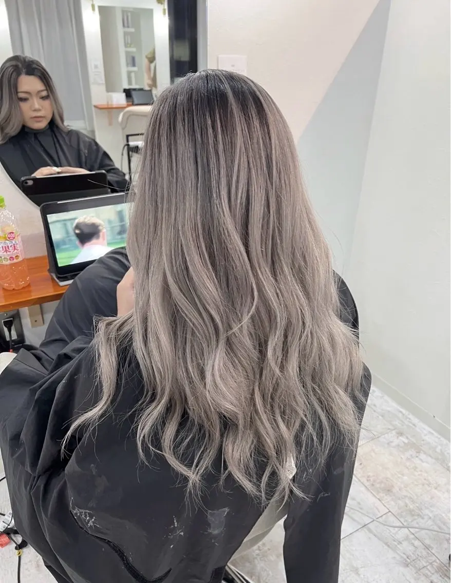 セミロング カラー バレイヤージュ グレージュ レイヤーカット 指名数No.1 /NAOYAのヘアスタイル