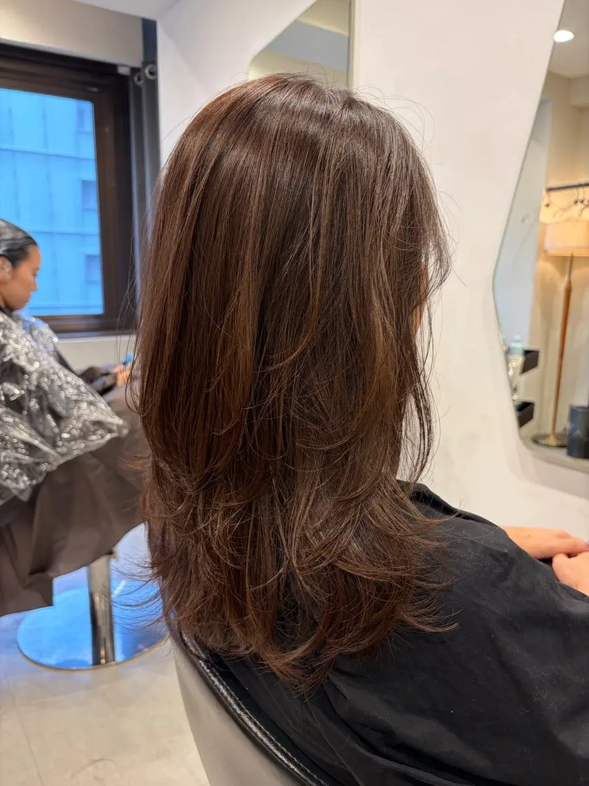 セミロング くびれヘア 顔まわりレイヤー 顔周りカット 髪質改善 レイヤーカット カット ヘアカラー トリートメント 銀座/髪質改善/ 艶カラー/岸田佳祐のヘアスタイル