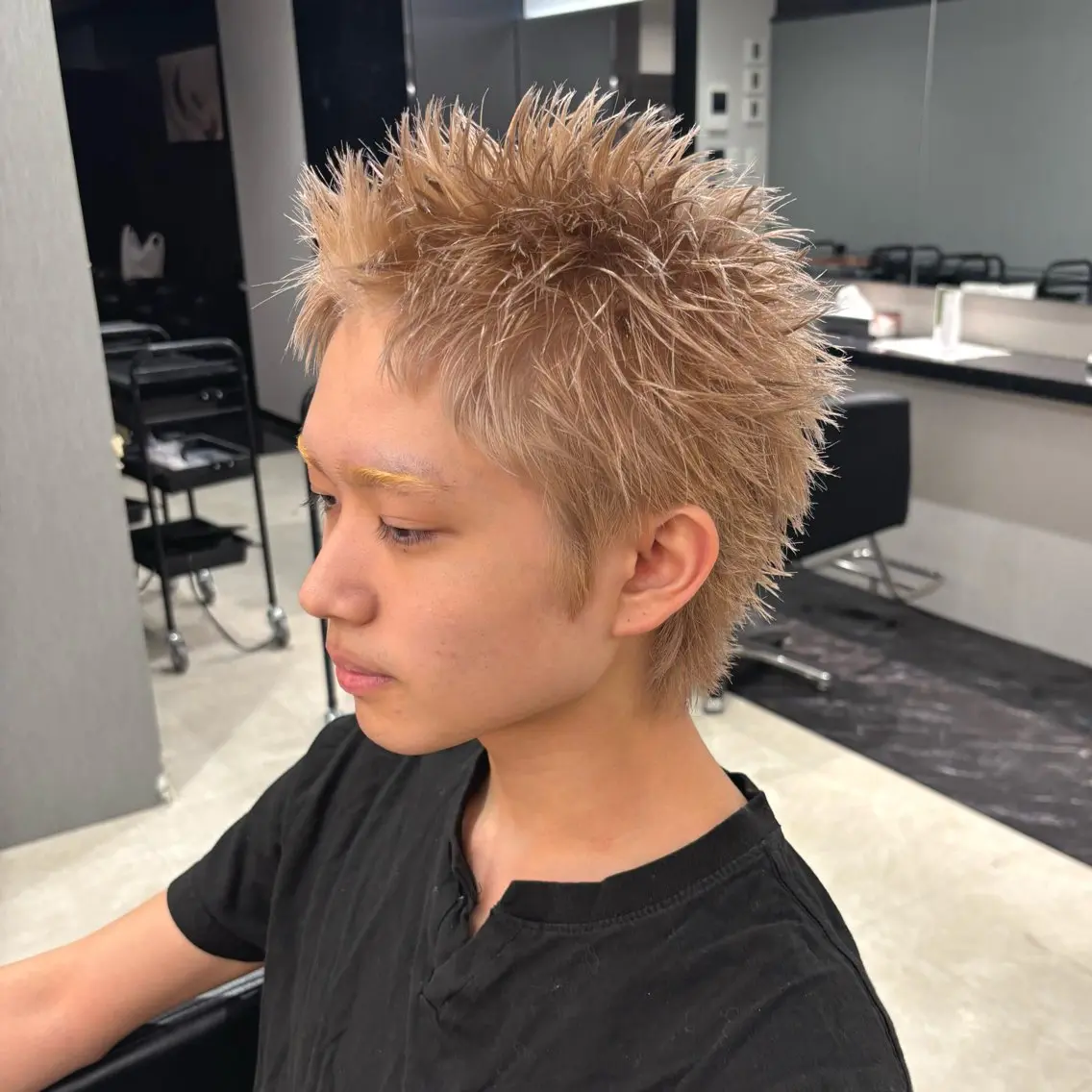ショート ヘアカラー 水上 大誠のヘアスタイル