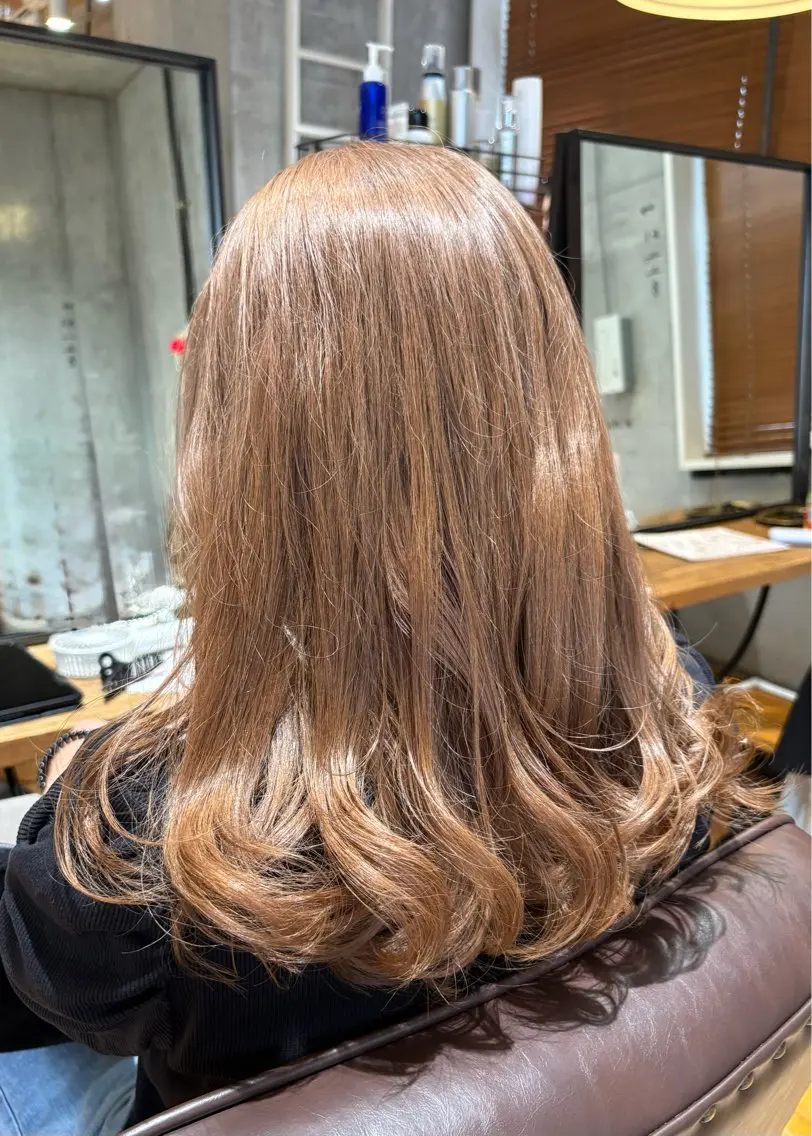 ロング カラー ベージュカラー ブリーチ ダブルカラー ミルクティーベージュ ヘアカラー 🎨艶感ニュアンス カラー🐬櫻井海星のヘアスタイル