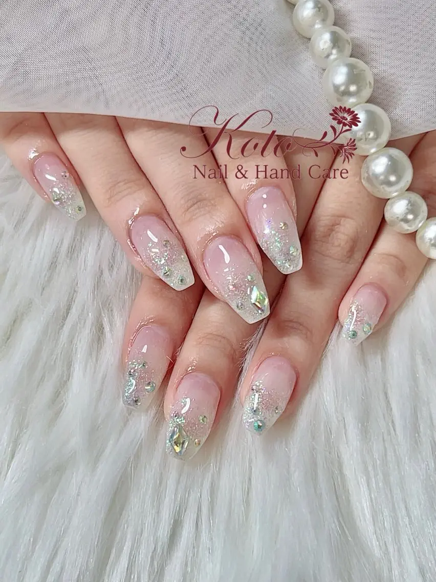 ネイル 長さ出し ジェルネイル キラキラネイル 持ち込み ニュアンスネイル ハンドネイル Nail Salon KOTOのネイルデザイン