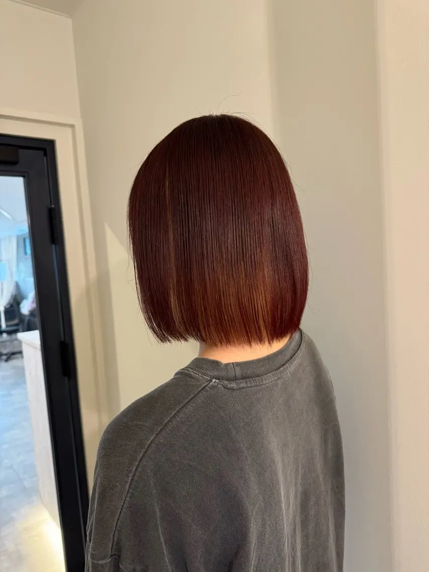 ミディアム カラー インナーカラー レッドカラー 内沼 恵留菜のヘアスタイル
