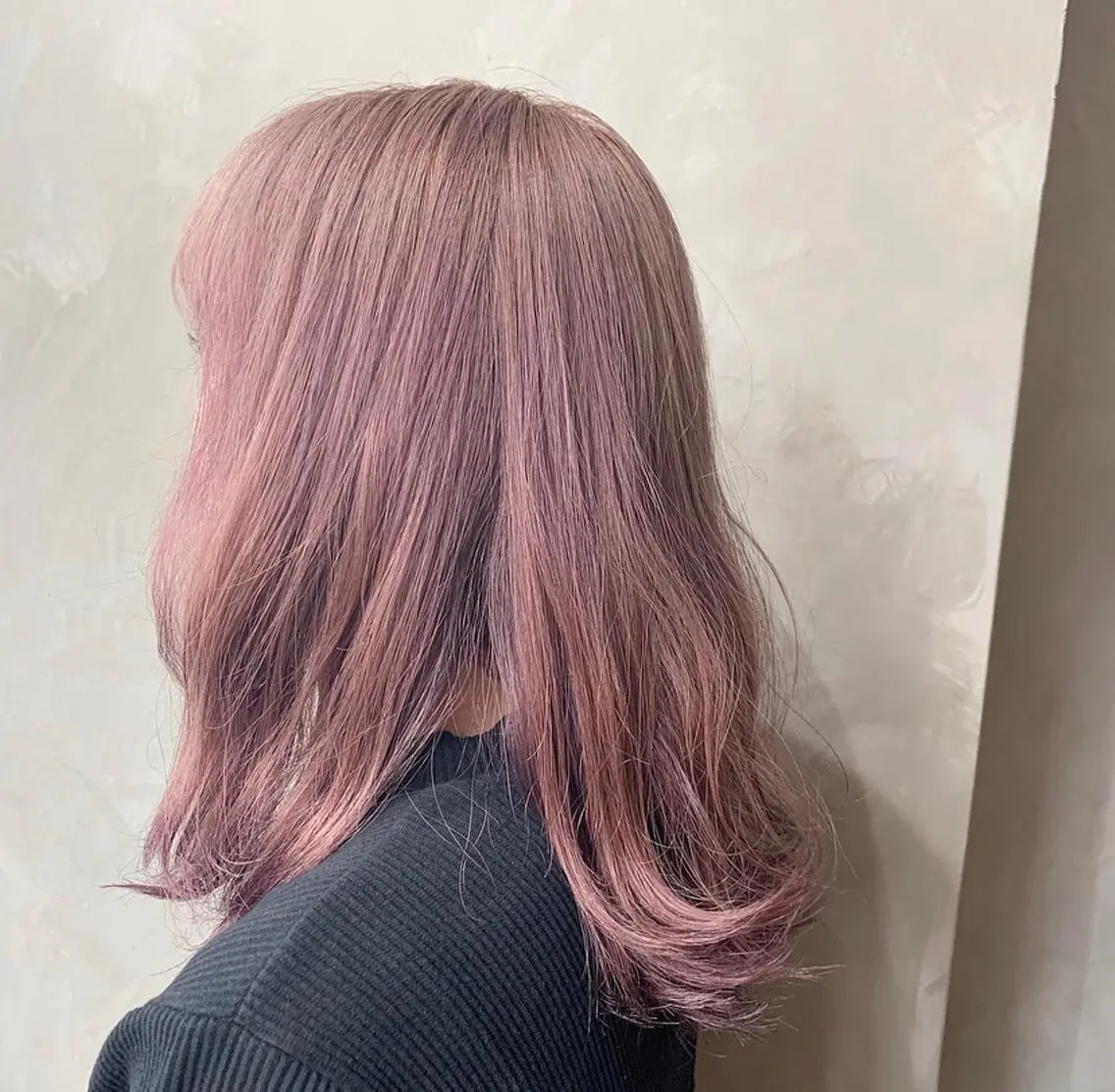 ミディアム カラー ベージュカラー ブリーチ ピンクカラー ピンクベージュ カット ヘアカラー 🕊️ HONOKAのヘアスタイル