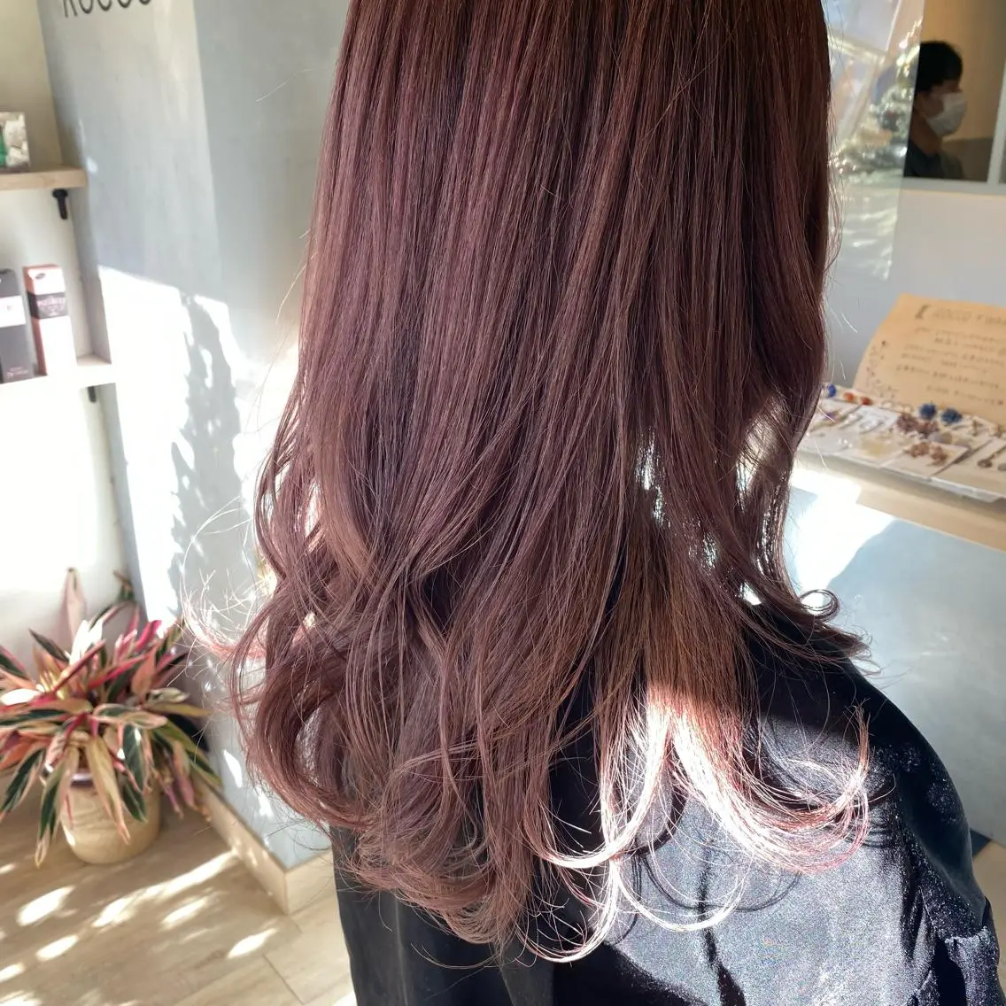 カラー hana ROCCO3rdのヘアスタイル
