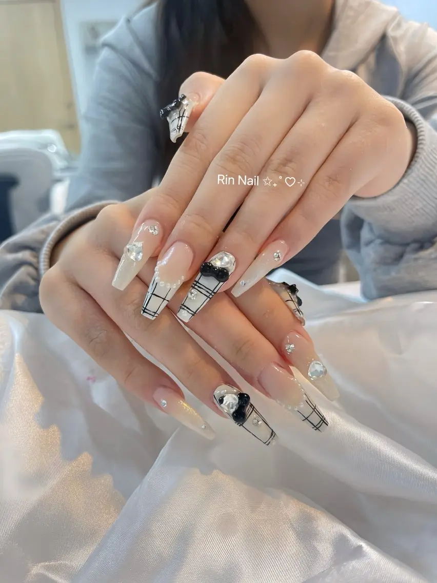 ネイル アートネイル チークネイル ジェルネイル ロングネイル マグネットネイル ハンドネイル Rin Nail 新大久保店のネイルデザイン