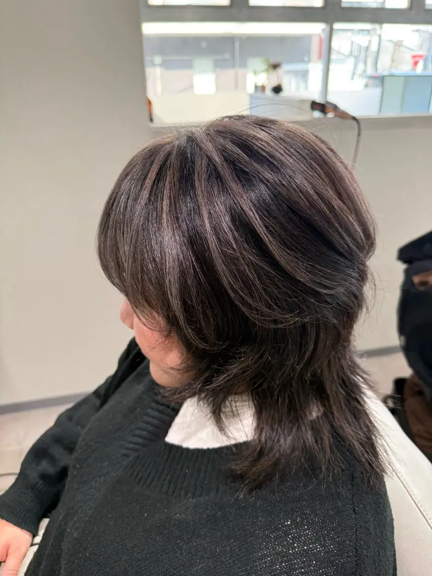 ミディアム カラー カット ヘアカラー トリートメント 脱白髪染め美容師 竹内涼乃のヘアスタイル