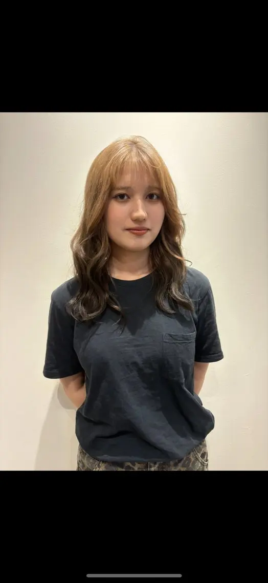 ロング カラー ヘアカラー ヨシノ マナウのヘアスタイル