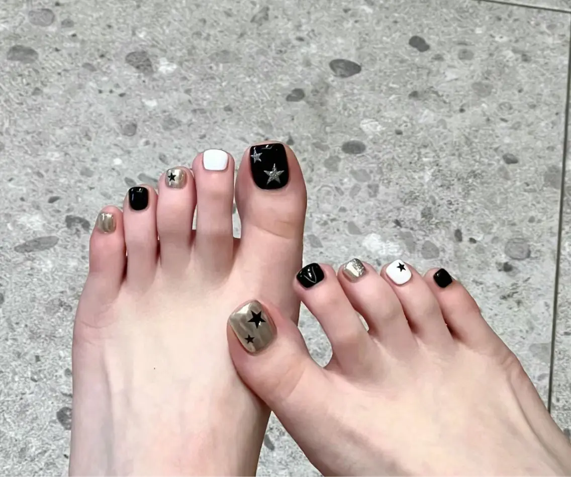 ネイル フットネイル 🎀M nails✨ ビューティーのネイルデザイン