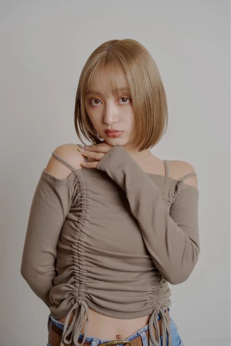 ミディアム ボブ カット ヘアカラー ボブ、レイヤー、 ハイトーン、古淵のヘアスタイル