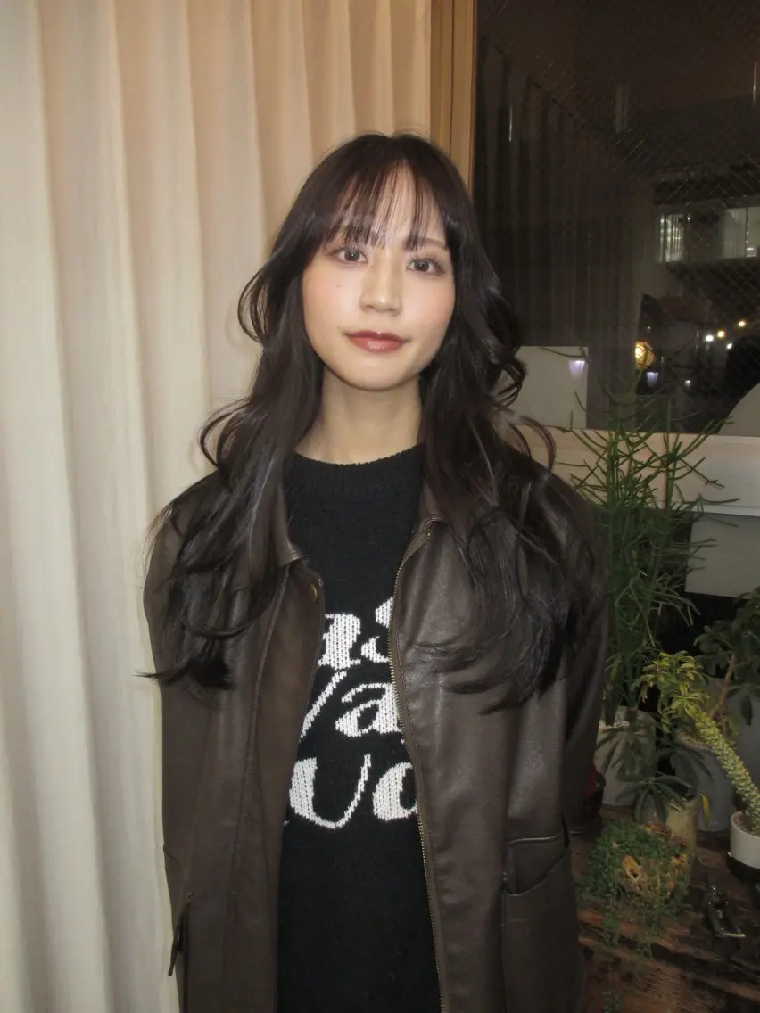 ロング カラー マツイ モモノのヘアスタイル
