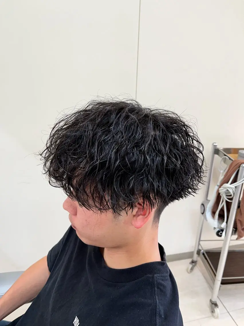 ショート パーマ メンズ マッシュ メンズパーマ 刈り上げ 波巻きパーマ スパイラルパーマ 🧊メンズ特化🧊 高木航希のヘアスタイル